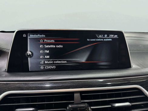 Used 2016 BMW 750i RWD image 33
