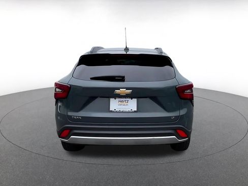 Used 2025 Chevrolet Trax LT w/ LT Convenience Package FWD image 12