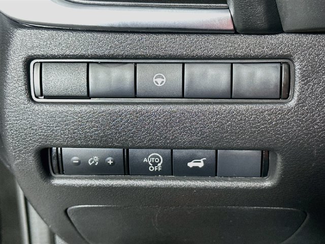 Used 2025 Nissan Rogue SV AWD/4WD image 10