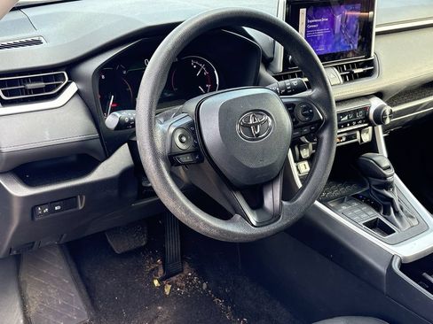 Used 2024 Toyota RAV4 XLE AWD/4WD image 4