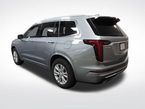 Used 2024 Cadillac XT6 Luxury FWD image 3