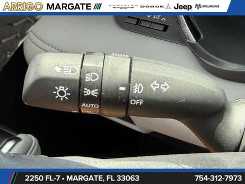 Used 2024 Toyota Highlander Platinum FWD image 37