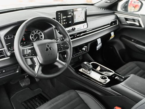 New 2026 Mitsubishi Outlander LE FWD image 17