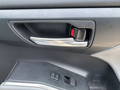 Used 2020 Toyota Highlander XLE image 30