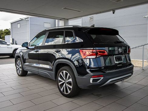 Used 2023 Volkswagen Taos SE w/ Panoramic Sunroof Package FWD image 12
