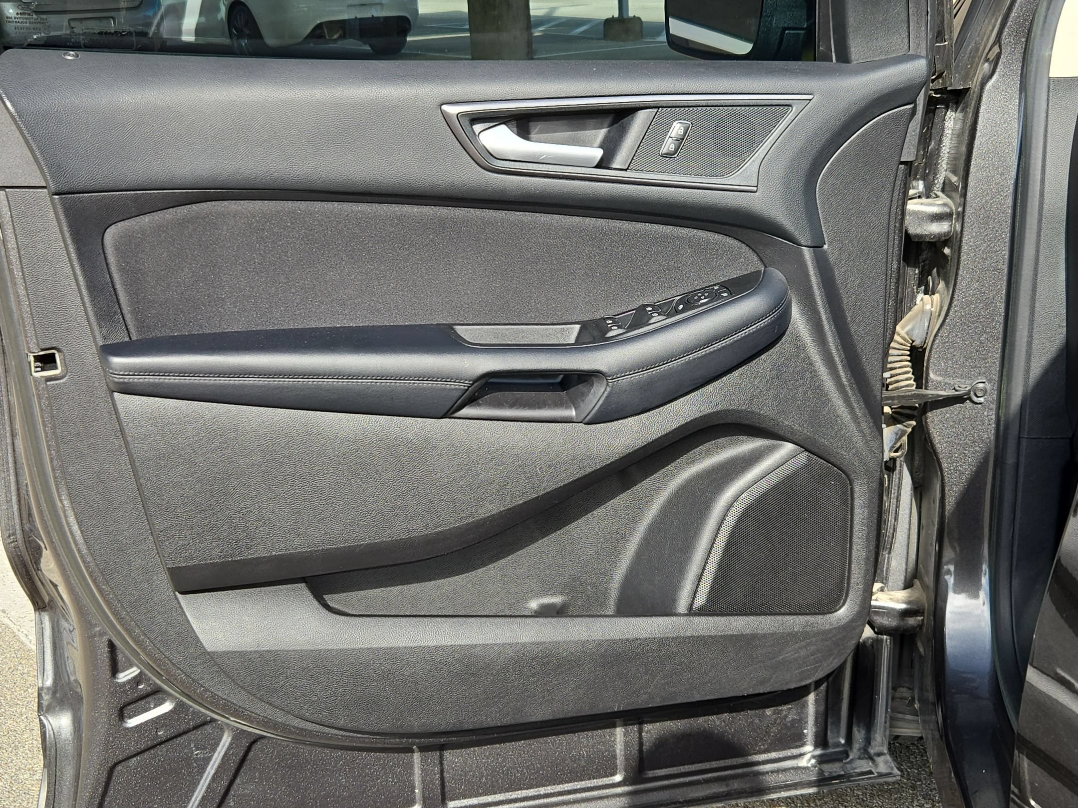 Used 2018 Ford Edge SE FWD image 10