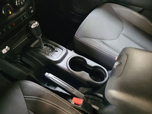 Used 2016 Jeep Wrangler Unlimited Sahara w/ Connectivity Group image 26