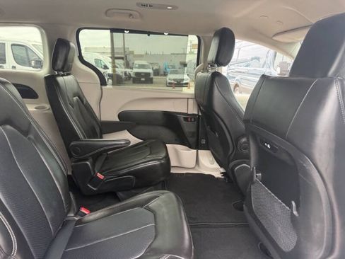 Used 2024 Chrysler Pacifica Touring-L FWD image 13