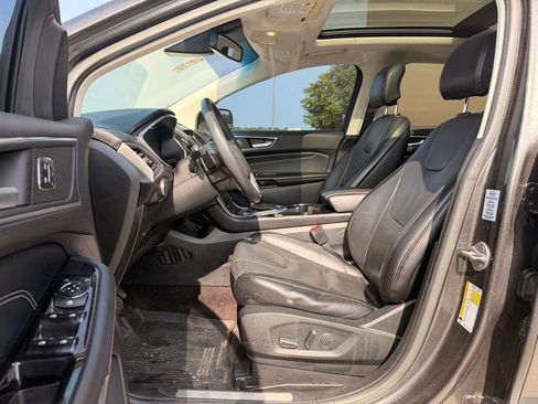 Used 2017 Ford Edge Titanium w/ Equipment Group 302A AWD/4WD image 22