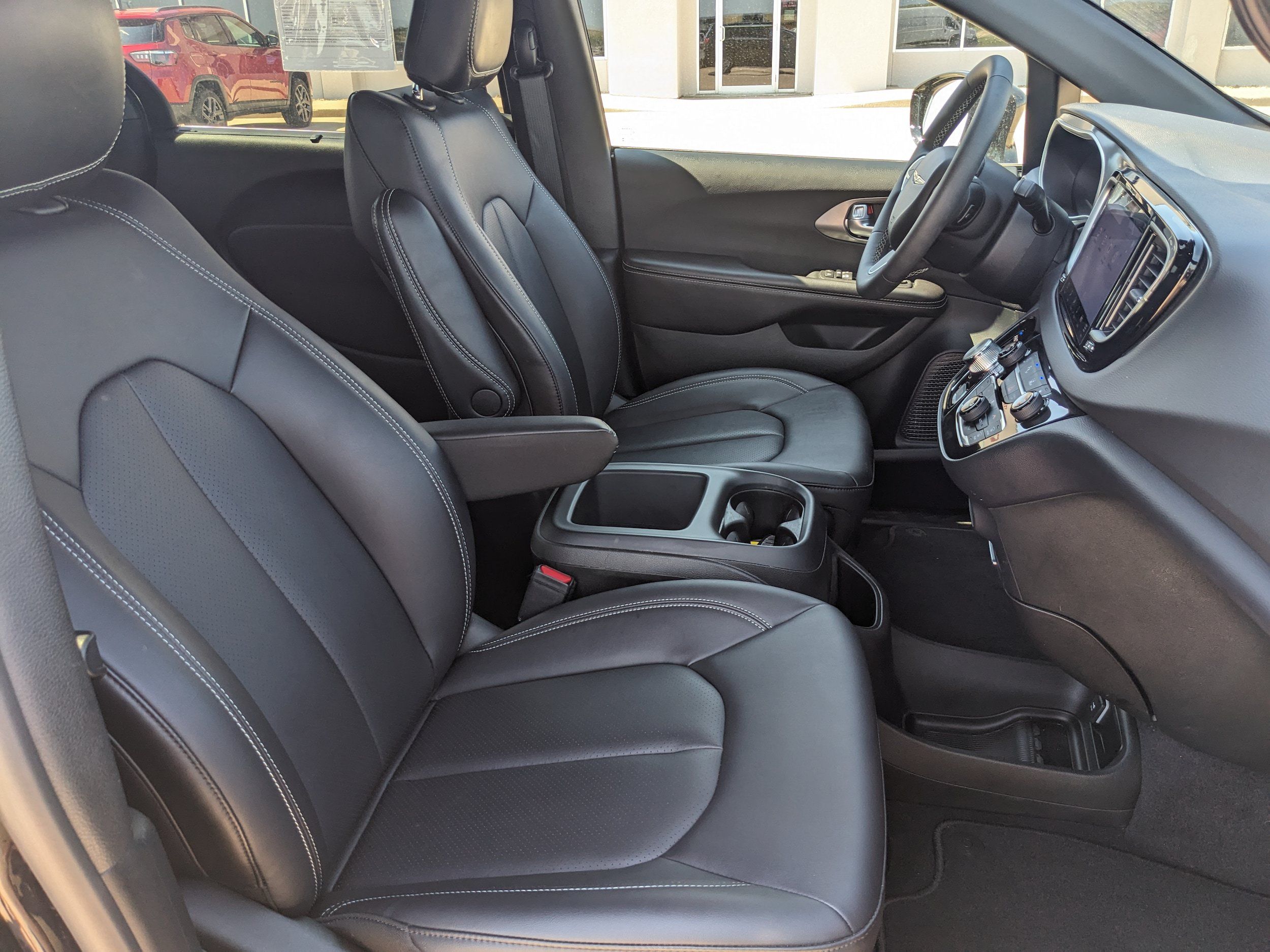 Used 2026 Chrysler Pacifica Select FWD image 39