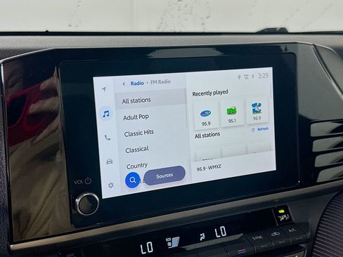 Used 2025 Toyota Camry SE image 27