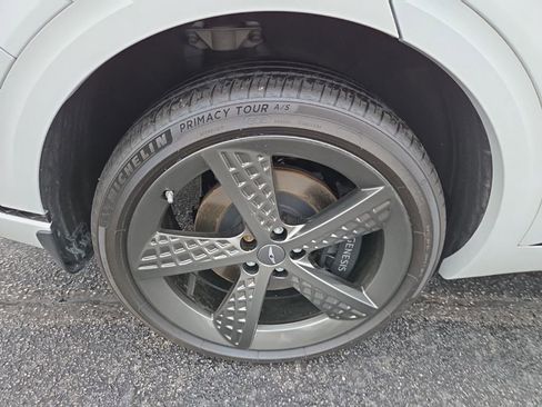 Used 2025 Genesis GV70 3.5T Sport w/ Sport Advanced Package image 17