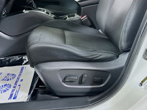 Used 2019 Nissan Rogue SV image 18