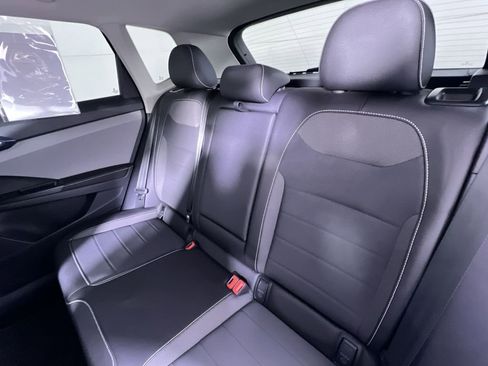 Used 2024 Volkswagen Taos SE image 25