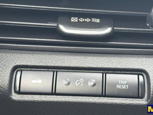 Used 2024 Nissan Altima 2.5 SV FWD image 32