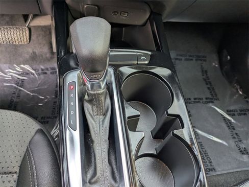 Used 2025 Chevrolet Trax LT w/ LT Convenience Package image 23