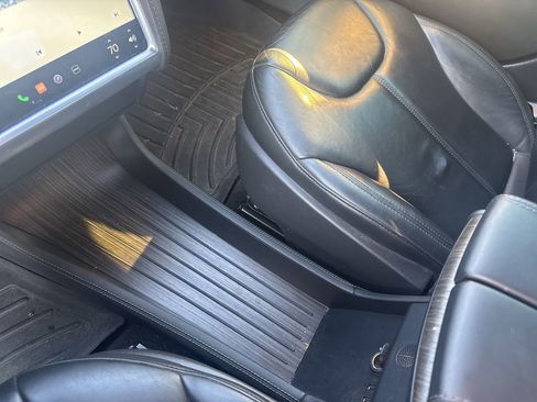 Used 2015 Tesla Model S 85D image 9