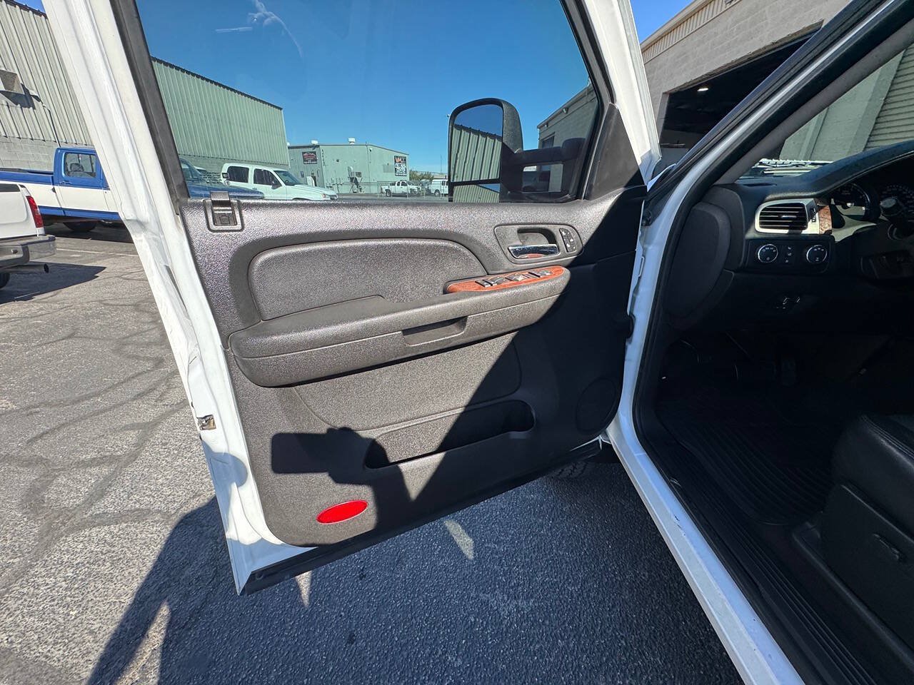 Used 2007 GMC Sierra 3500 SLT w/ Entertainment Package AWD/4WD image 39