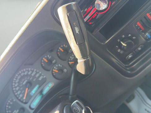 Used 2003 Chevrolet Avalanche 4x4 w/ Suspension Package, Off-Road image 19