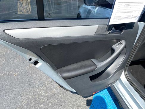 Used 2014 Volkswagen Jetta GLI Autobahn FWD image 29