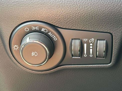 Used 2023 Jeep Compass Limited AWD/4WD image 19