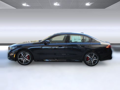 Used 2026 BMW 530i w/ M Sport Package RWD image 2