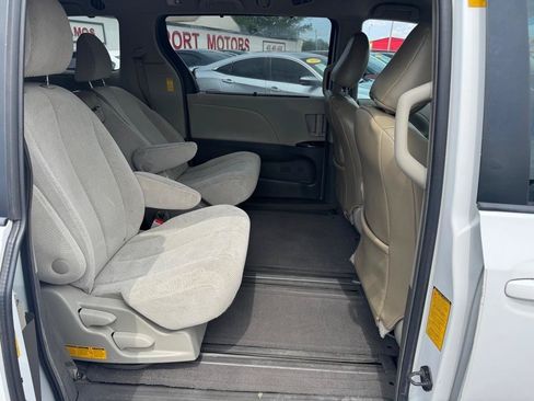 Used 2014 Toyota Sienna LE FWD image 15