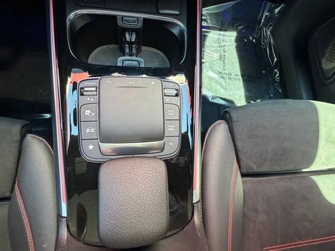 Used 2022 Mercedes-Benz GLB 250 image 22