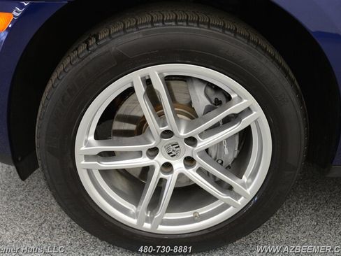 Used 2023 Porsche Macan AWD/4WD image 46