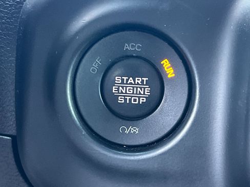 Used 2023 Jeep Wrangler Unlimited Sahara AWD/4WD image 23