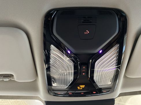 Used 2023 BMW X7 xDrive40i w/ Parking Assistance Package image 24