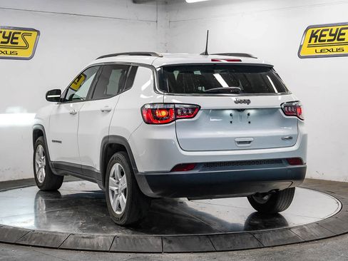 Used 2022 Jeep Compass Latitude FWD image 2
