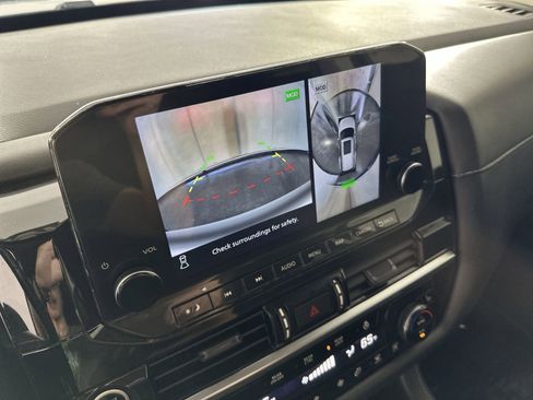 Used 2023 Nissan Pathfinder SL w/ Cargo Package image 17