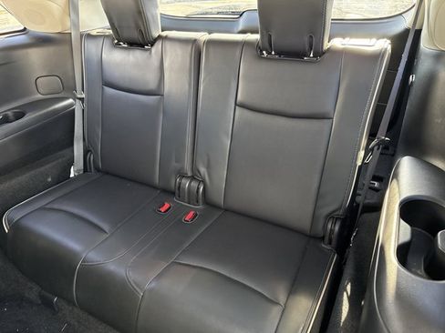 Used 2019 INFINITI QX60 Luxe w/ Essential Package image 16