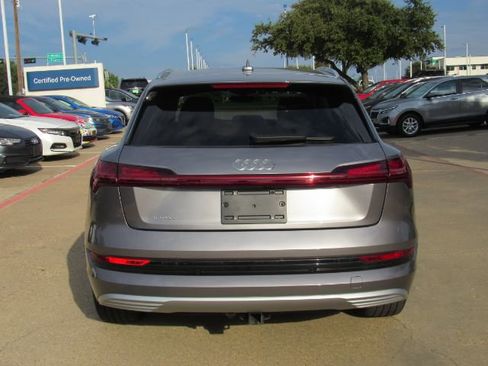 Used 2019 Audi e-tron Prestige w/ Prestige Package image 9