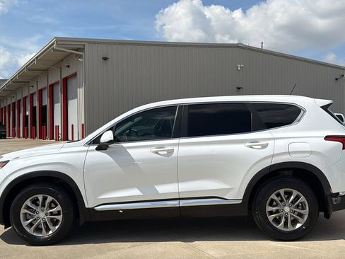 Used 2020 Hyundai Santa Fe SE FWD image 2