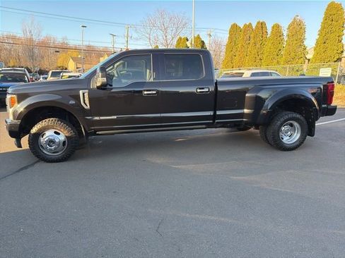 Used 2019 Ford F350 Limited image 4