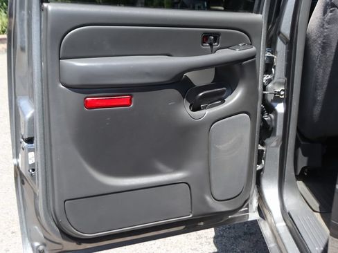 Used 2006 Chevrolet Silverado 3500 LT w/ Heavy-Duty Power Package RWD image 33