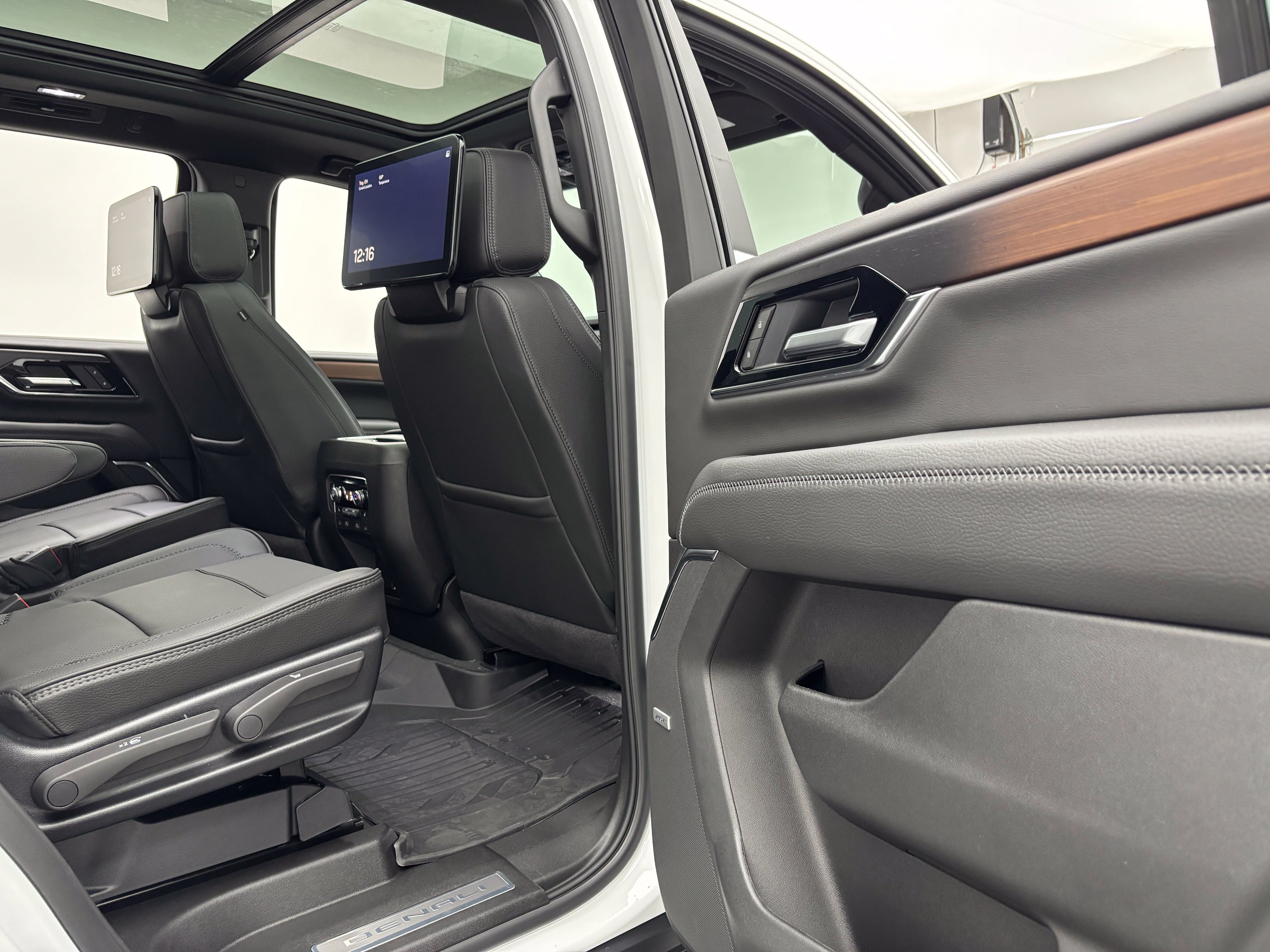 New 2027 GMC Yukon Denali w/ Denali Reserve Package AWD/4WD image 40