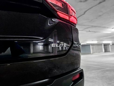 Used 2023 Honda Pilot Elite image 9