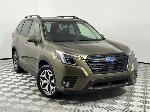 Used 2023 Subaru Forester Premium AWD/4WD image 2