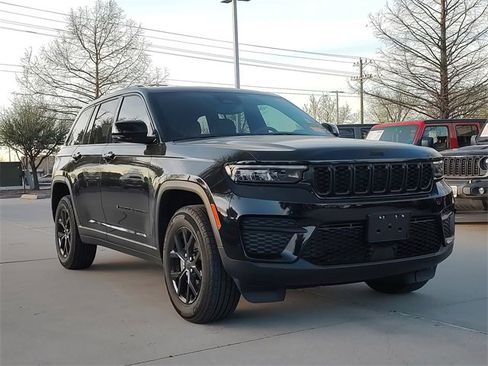 Certified 2024 Jeep Grand Cherokee Altitude image 1