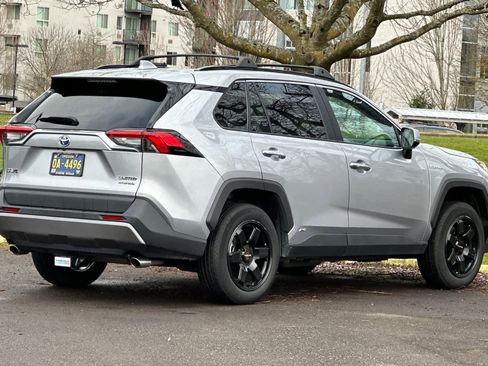 Used 2021 Toyota RAV4 Limited image 2