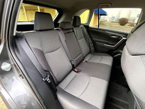 Used 2021 Toyota RAV4 XLE image 21