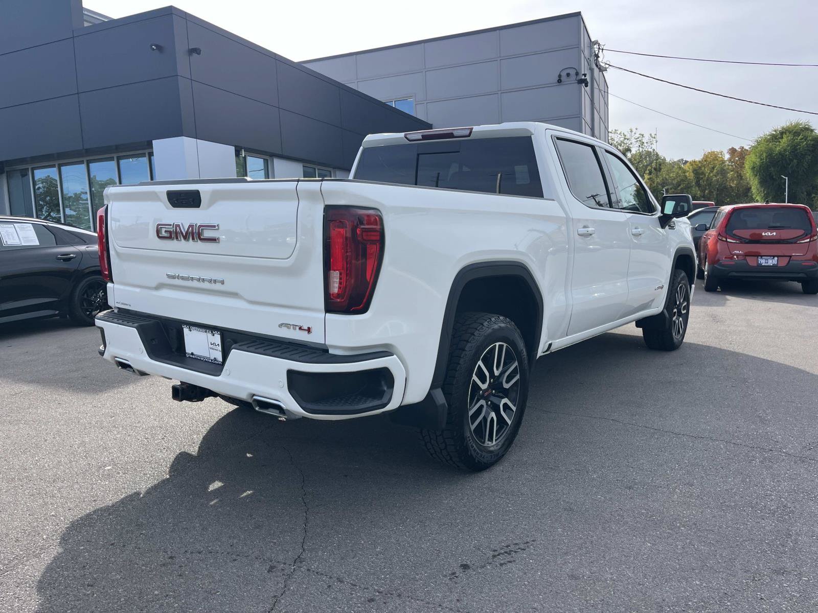 Used 2021 GMC Sierra 1500 AT4 w/ AT4 Premium Package AWD/4WD image 3
