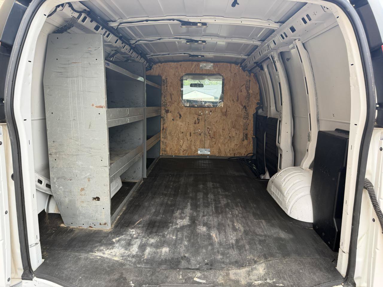 Used 2015 Chevrolet Express 2500 RWD image 18