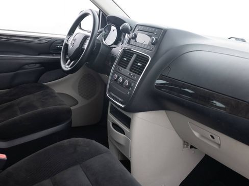Used 2016 Dodge Grand Caravan American Value Package FWD image 29