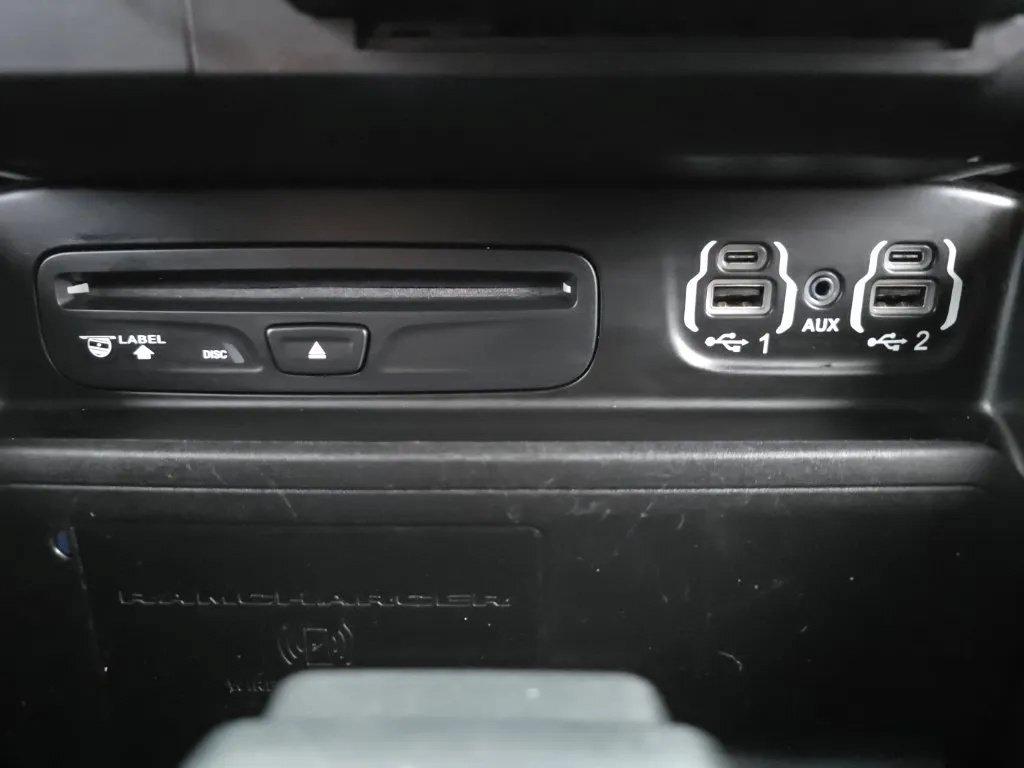 Used 2019 RAM 1500 Laramie AWD/4WD image 34