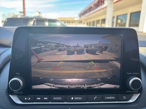 Used 2022 Nissan Rogue SV image 31