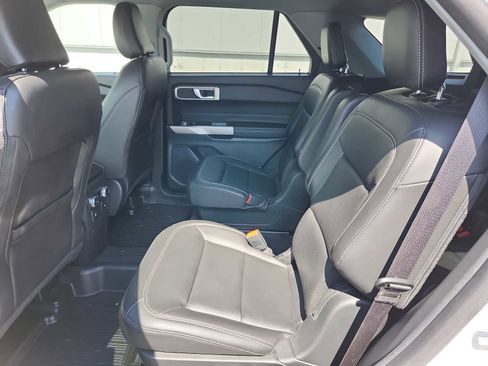 Used 2022 Ford Explorer XLT w/ Equipment Group 202A image 15